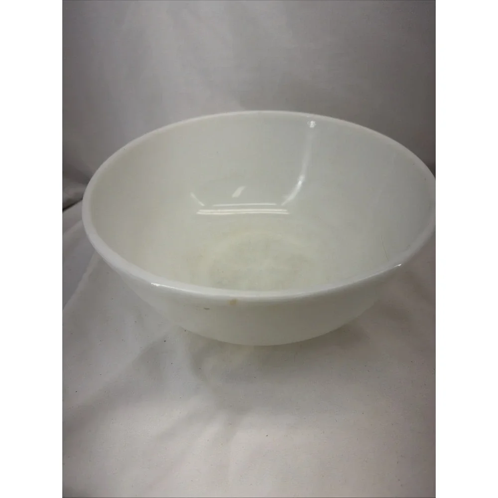 Vintage  True Opal Unmarked White Mixing‎ Bowl 4 Quart